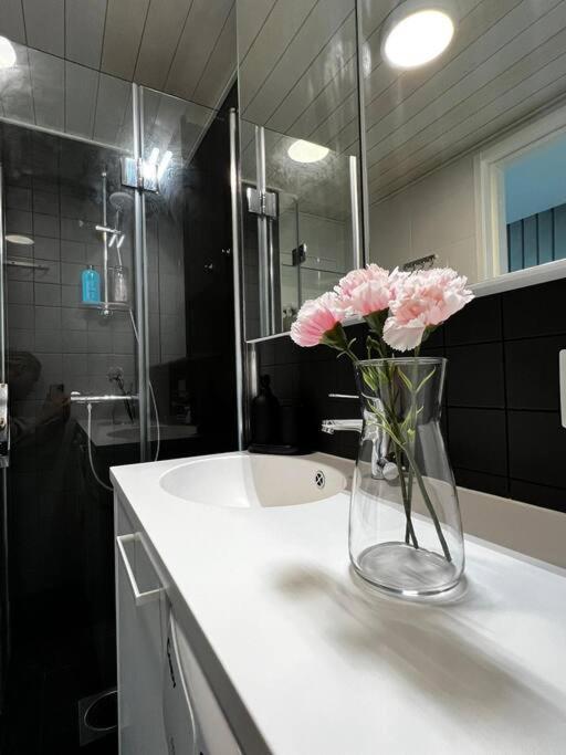 Appartamento Cozy Penthouse Loft - Near The Airport Vantaa Esterno foto